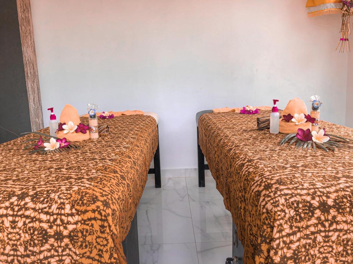 Auora Guest House Lembongan Buitenkant foto