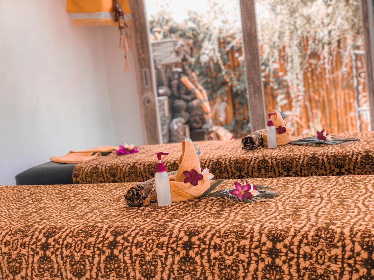 Auora Guest House Lembongan Buitenkant foto