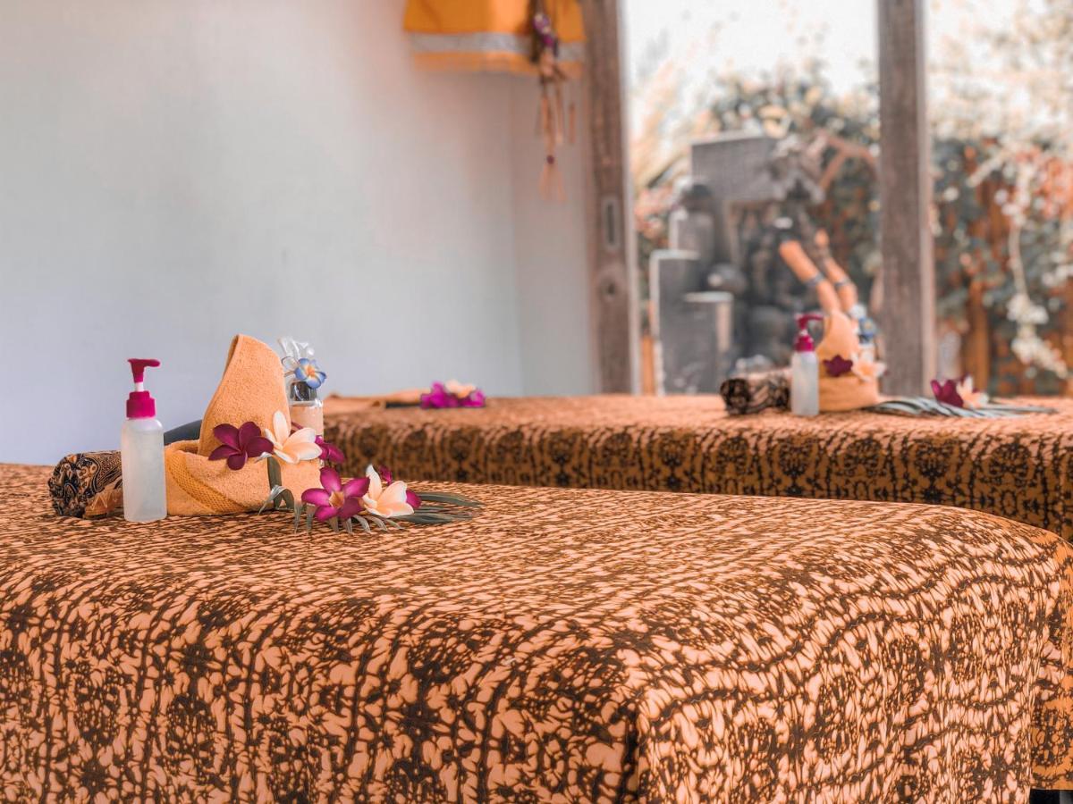 Auora Guest House Lembongan Buitenkant foto