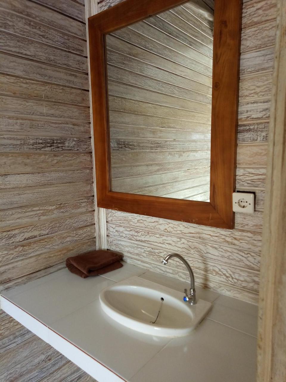 Auora Guest House Lembongan Buitenkant foto